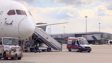 Specjalnym samolotem wrócił z Indii do kraju ciężko chory na COVID-19 polski dyplomata