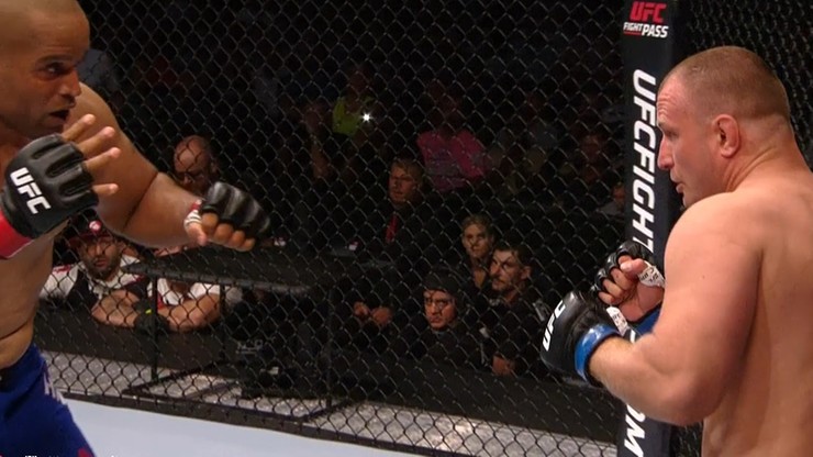 UFC 201: Grabowski padł na deski już po 14 sekundach! Brutalny nokaut Hamiltona (WIDEO)