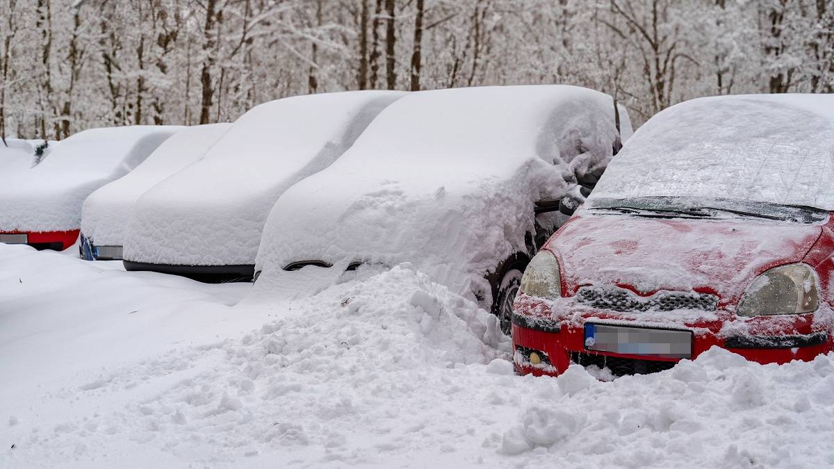 W tych regionach Polski będą półmetrowe zaspy i awarie prądu. Idą największe śnieżyce od lat