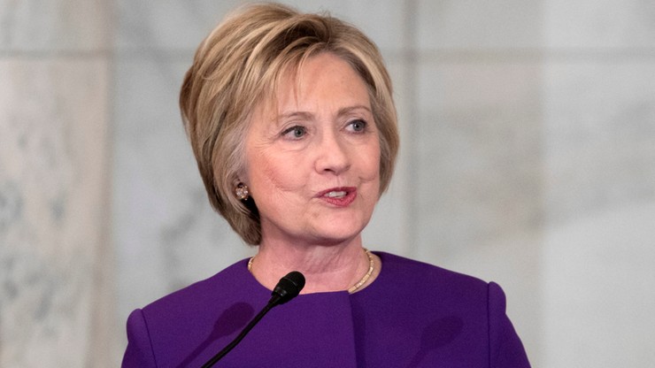 Clinton apeluje o walkę z "epidemią" nieprawdziwych newsów