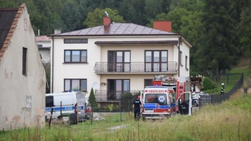 Atak nożownika w Krośnie. Miał ranić żonę i teściową, a potem podpalić dom