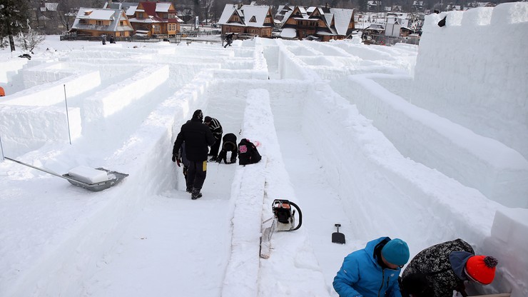 Zakopane: rekordowy labirynt. 60 tys. śnieżnych elementów