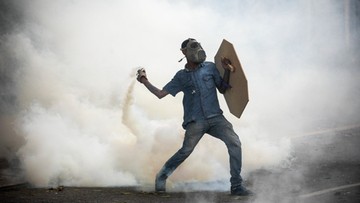 Wenezuela: wóz pancerny wjechał w demonstrantów i stanął w płomieniach