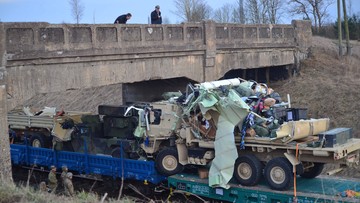 Pociąg przewożący amerykański sprzęt wojskowy uderzył w wiadukt pod Oleckiem