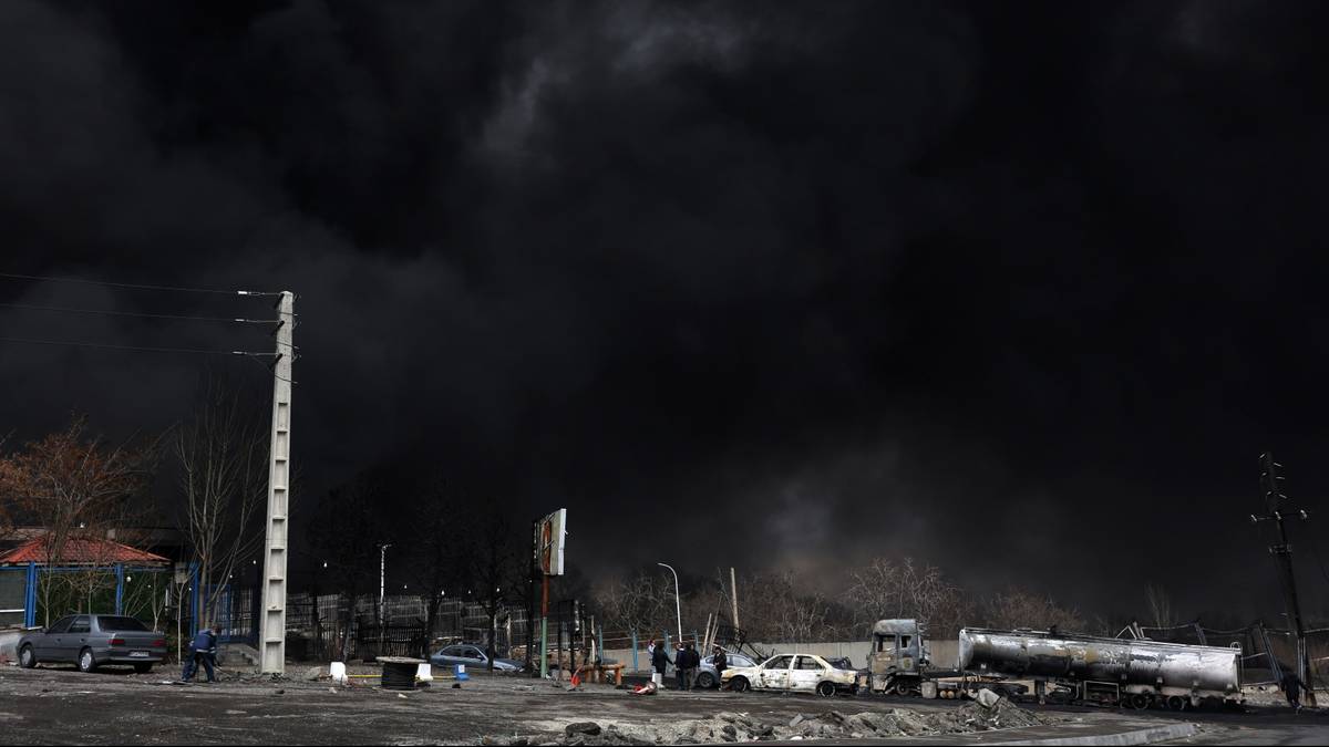 Toksyczny deszcz po atakach w Iranie. Ostrzegają mieszkańców