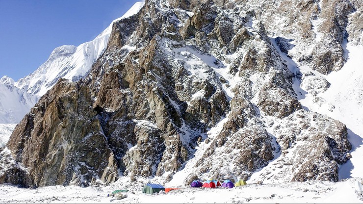 Znów wypadek na K2. Spadający kamień złamał rękę Rafałowi Froni. Dla himalaisty to koniec wyprawy