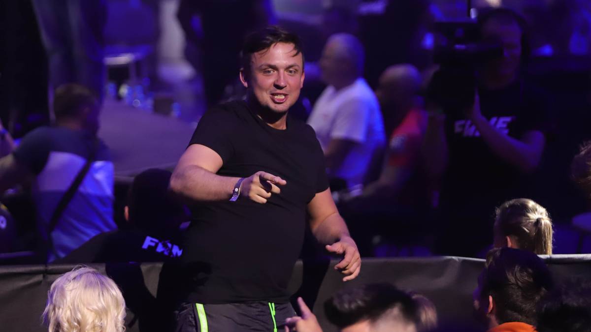 Kanał Roberta Pasuta usunięty z YouTube. Reakcja po reportażu Polsat News Ujawnia