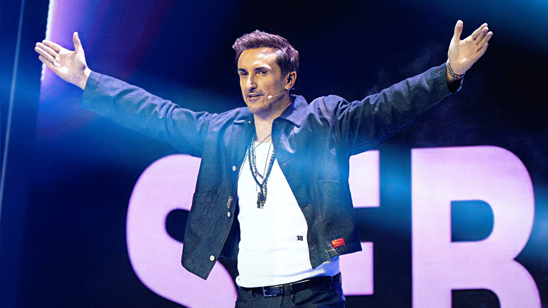 Sebastian Karpiel-Bułecka &bdquo;rozjeżdża walcem&rdquo; artyst&oacute;w?