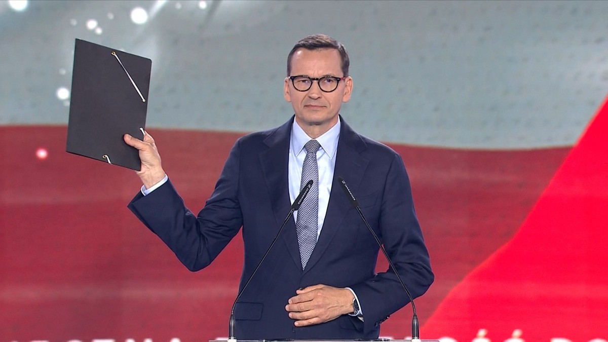 Mateusz Morawiecki w Katowicach. Pokazał "teczkę Tuska"