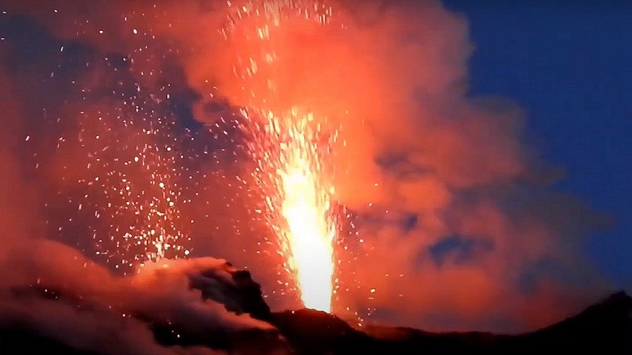Erupcja wulkanu Stromboli we Włoszech. Fot. YouTube.