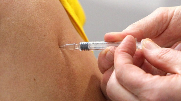 Testy szczepionek na koronawirusa. Zgłosiło się ponad 100 tys. ochotników