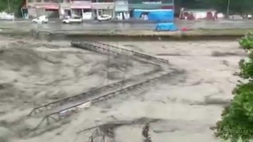 Gwałtowne powodzie w Turcji. Wiele miejscowości odciętych od świata