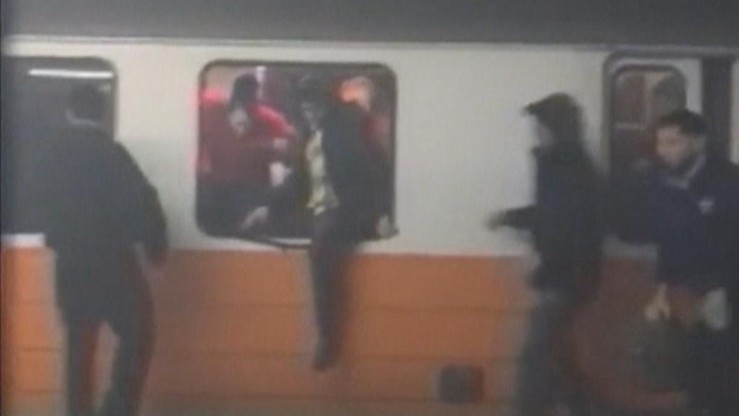 USA: Panika w bostońskim metrze. Ludzie uciekali przez okna [WIDEO]
