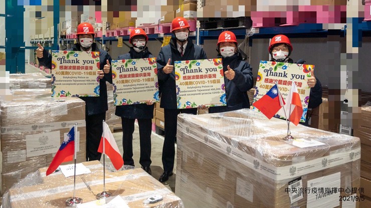 Tajwan dziękuje Polsce. Dotarło 400 tys. dawek szczepionki AstraZeneca