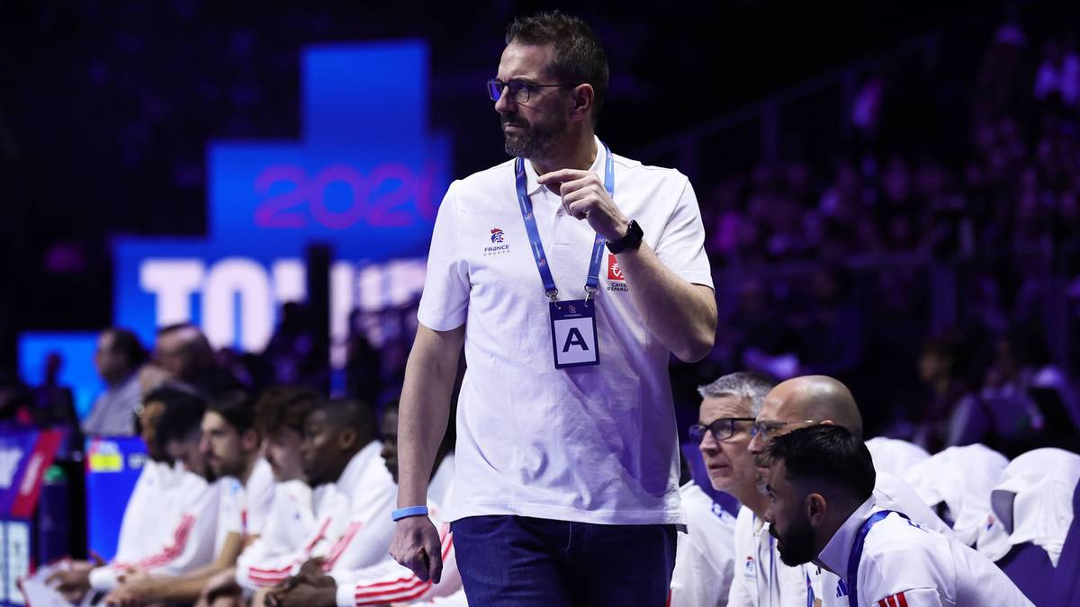 Trener podczas meczu piłki ręcznej