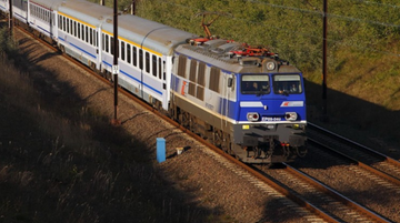 Tragiczny wypadek na przejeździe kolejowym. Jedna osoba nie żyje