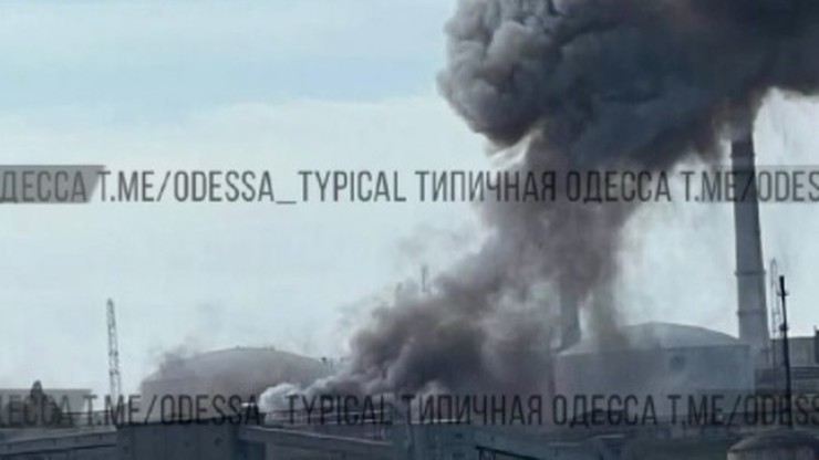 Atak rakietowy na Odessę. Kłęby dymu nad miastem