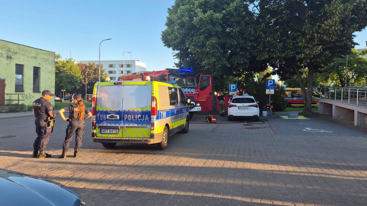 Paczka z nieznaną substancją eksplodowała na komendzie. Policjant poszkodowany