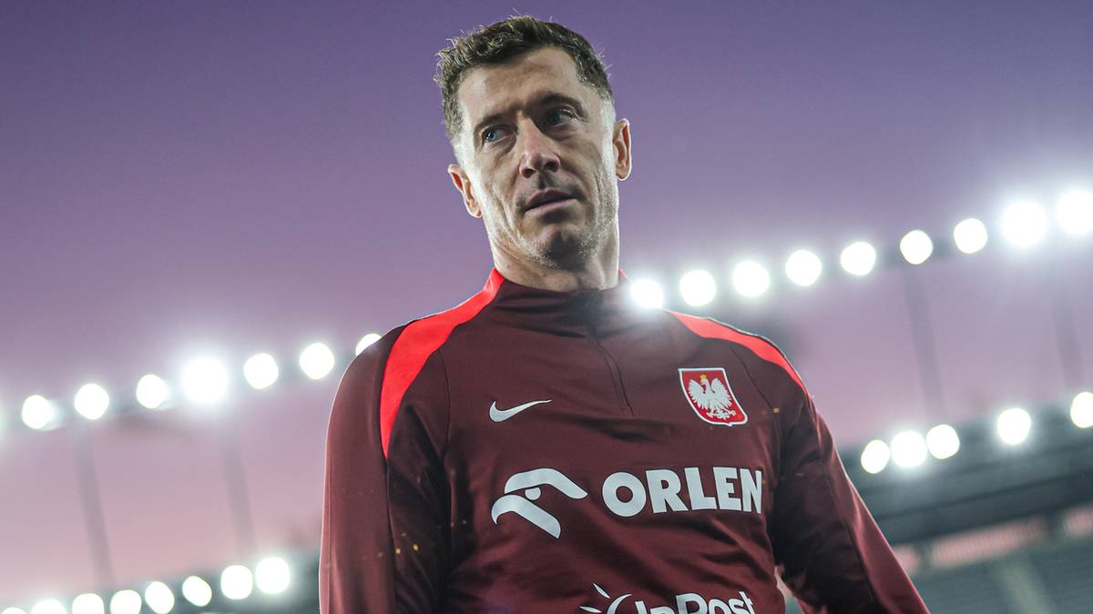 Robert Lewandowski w dresie reprezentacji Polski.