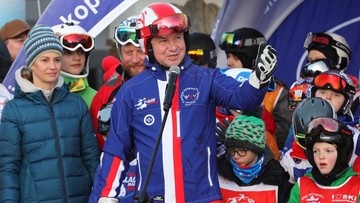 Prezydent Duda i ministrowie na zawodach narciarskich. Zbierali na szczytny cel [ZDJĘCIA]