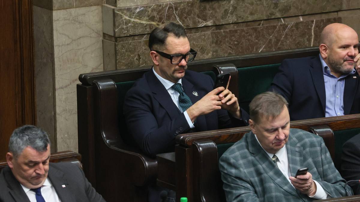 Mejza pędził 200 km/h. Zasłonił się immunitetem