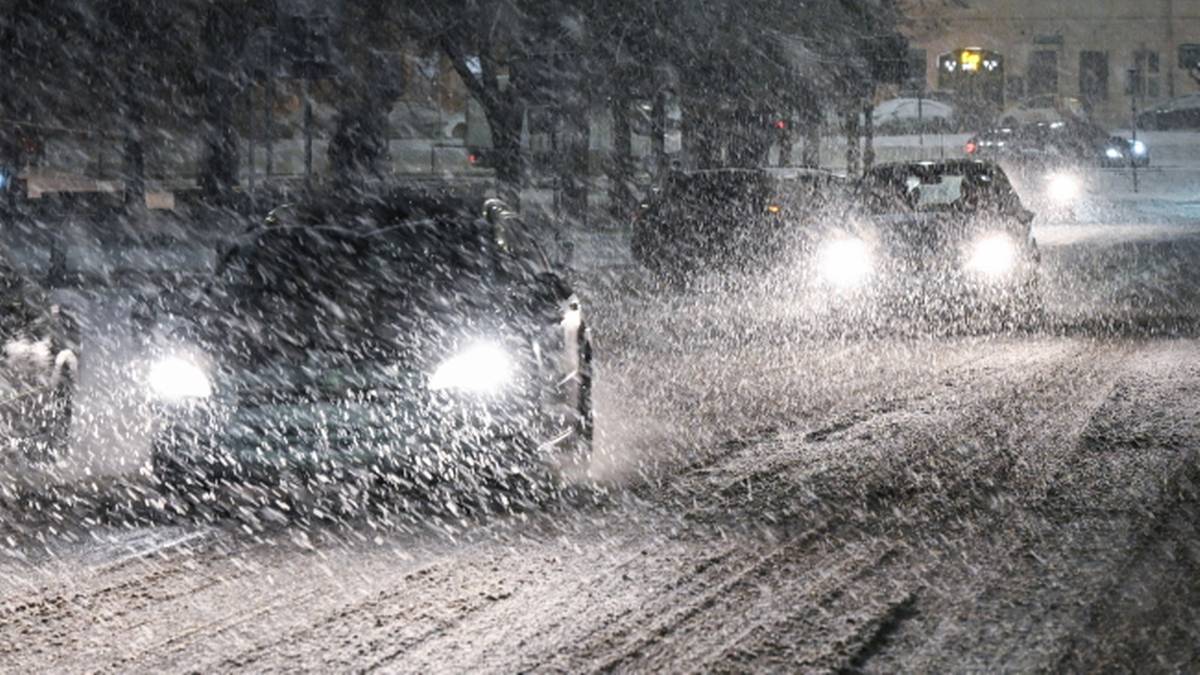 Silny wiatr i zamiecie śnieżne. Ostrzeżenia dla całego kraju