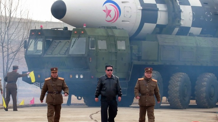 Korea Północna: Pjongjang zapowiada "niespotykanie silną odpowiedź" na ćwiczenia USA