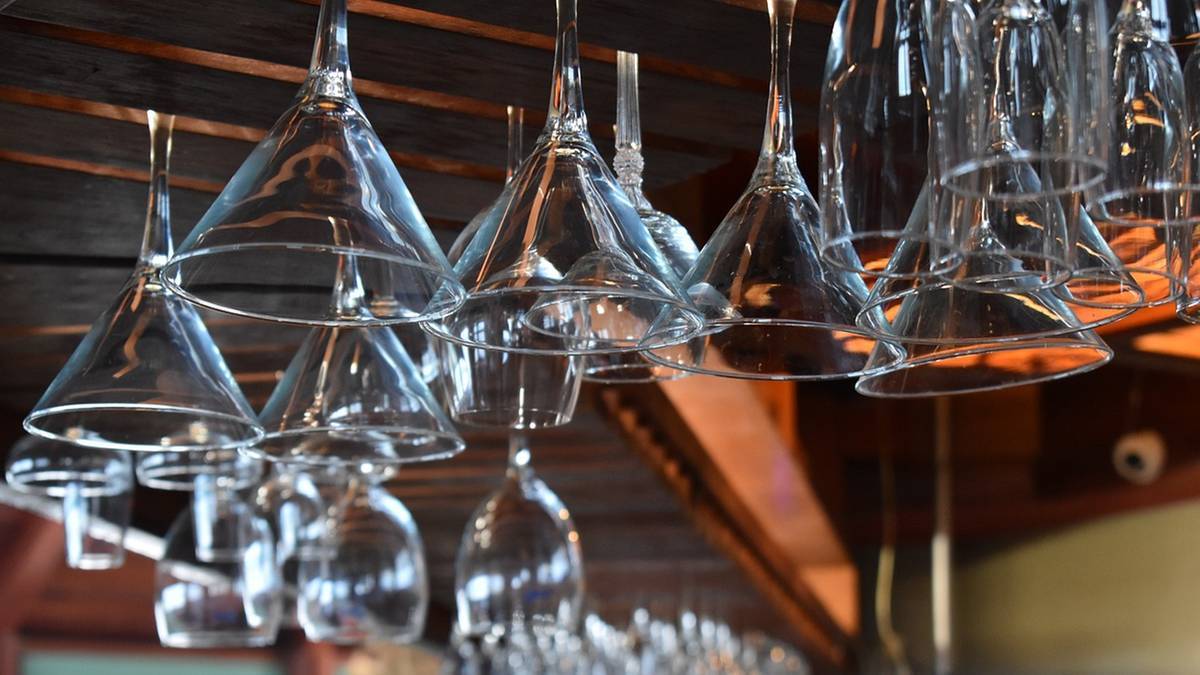 Czy alkohol w Polsce jest zbyt łatwo dostępny? Polacy zabrali głos