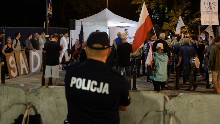Cztery osoby trafiły do aresztu po piątkowych protestach przed Sejmem