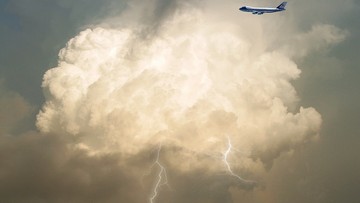 Polski "piorunochron" dla samolotów ma zamknąć problem wyładowań atmosferycznych w lotnictwie