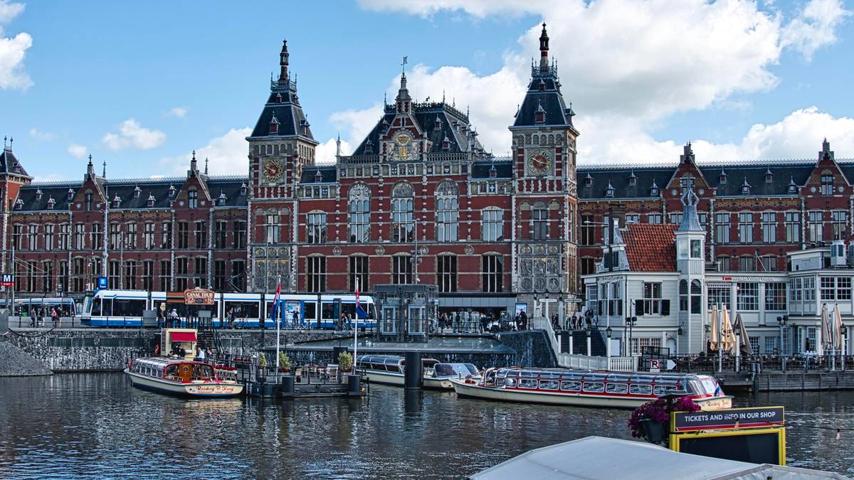 Amsterdam zakazuje publicznych reklam mięsa i paliw kopalnych. "To pilny problem"