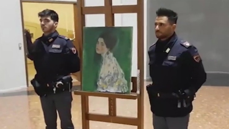 Zaginiony obraz odnaleziony po latach. Był ukryty w... ścianie galerii