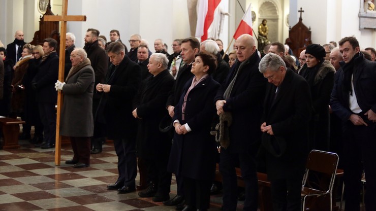 82. miesięcznica katastrofy smoleńskiej. W Warszawie upamiętniono ofiary