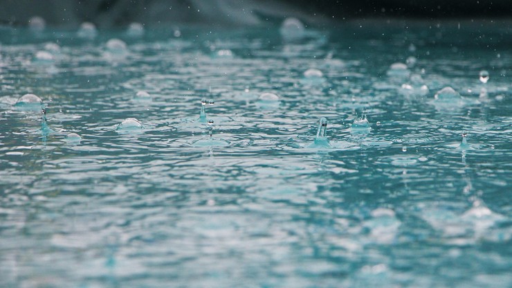 Deszcz wody święconej spadł na miasto. Dzień Trzeźwości w Rosji