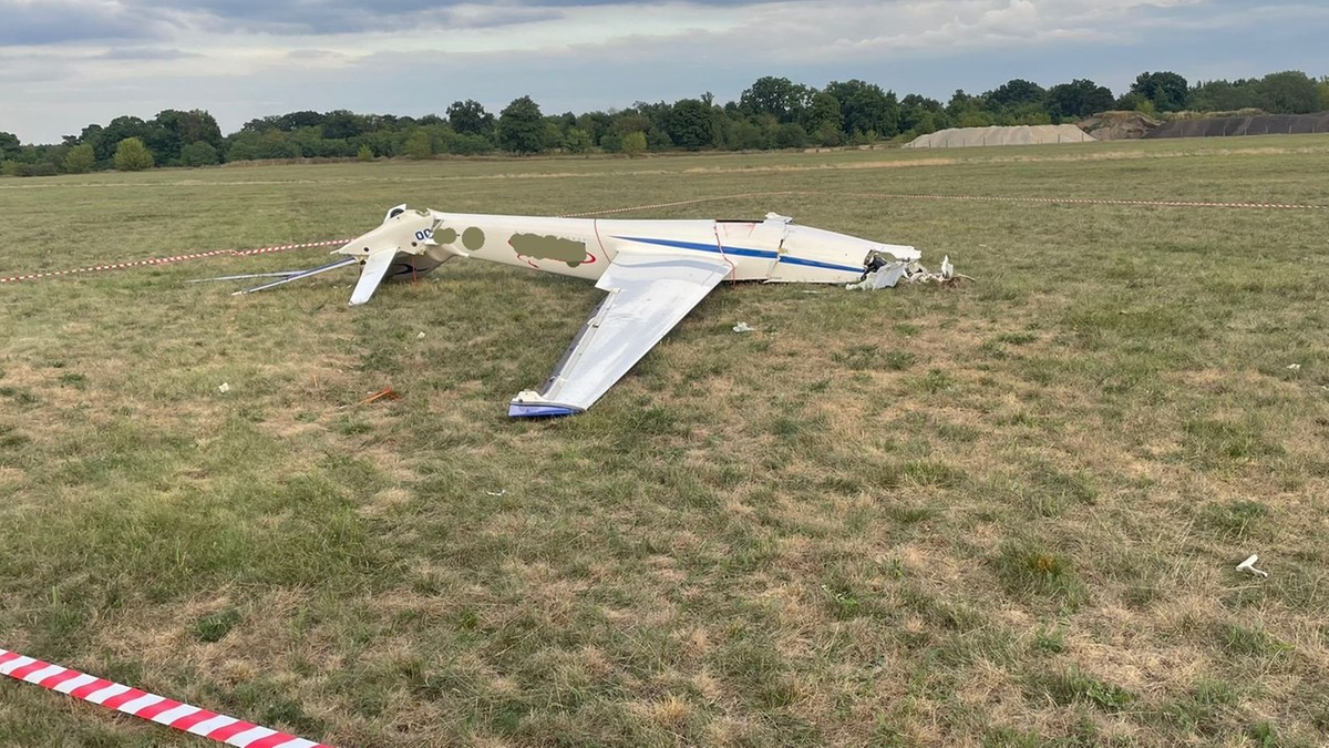 Toruń. Rozbił się szybowiec na lotnisku. Pilot się katapultował