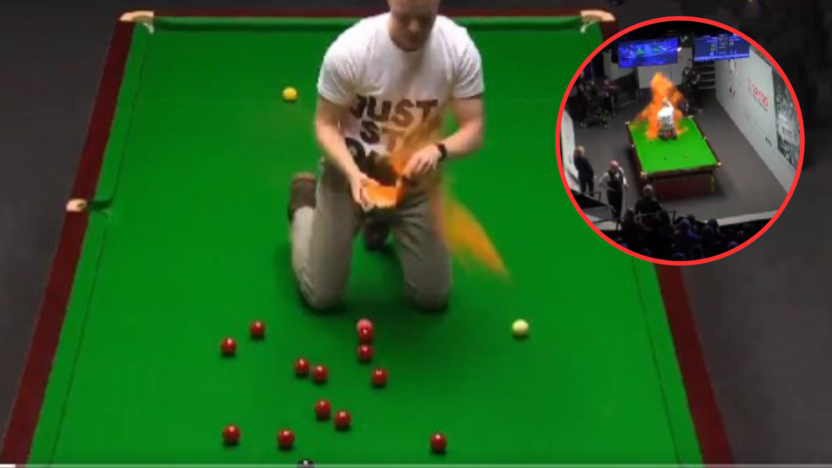 Aktywista przerwał mecz mistrzostw w snookera. Rozsypał pomarańczową farbę