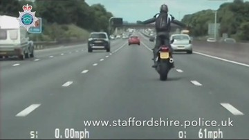 Polski motocyklista popisywał się na autostradzie w Anglii. Trafi na 8 miesięcy do więzienia