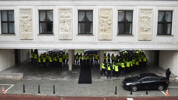 "Jesteście na moim terenie" - Borusewicz do policjantów na terenie Sejmu