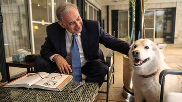 Pies izraelskiego premiera pogryzł jego politycznych gości