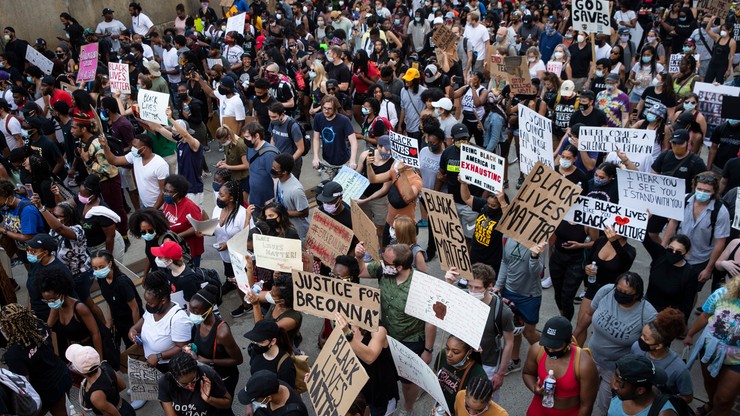 Pokojowe demonstracje w USA po zabiciu George'a Floyda. Żądano reformy policji