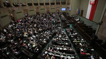 Pięć partii w Sejmie, najwięcej zyskuje Lewica. Nowy sondaż