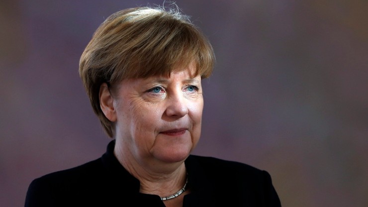 Angela Merkel "wyraża ubolewanie" z powodu dekretu Trumpa