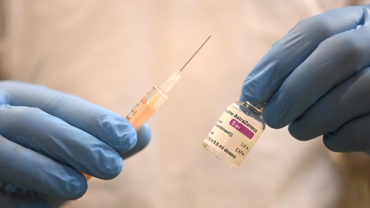 Szczepionka AstraZeneca. Dłuższa przerwa między dawkami wzmacnia jej skuteczność