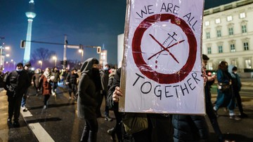 Prawicowi ekstremiści na protestach koronasceptyków w Niemczech