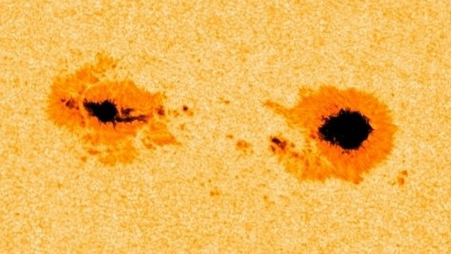 Kompleks 2936 na powierzchni Słońca, który wyemitował wiatr słoneczny w kierunku Ziemi. Fot. SolarHam.com / NASA.