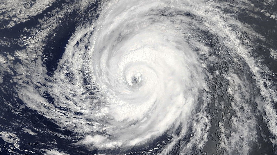 Zdjęcie satelitarne huraganu Helena w szczycie aktywności. Fot. NASA.