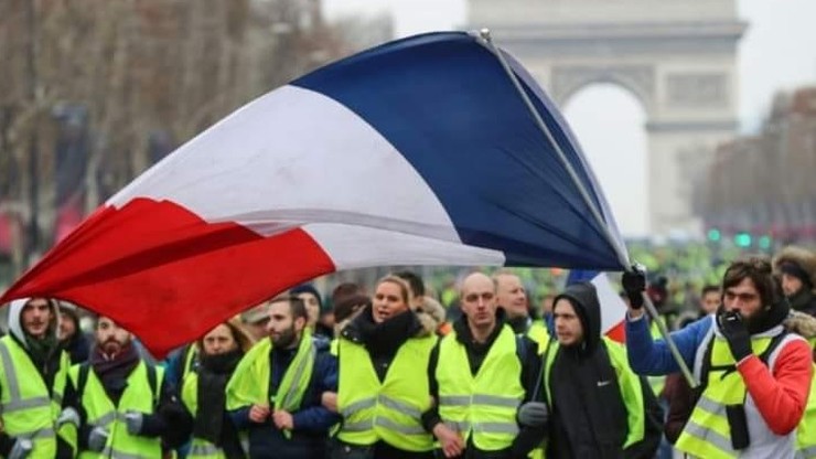 "Żółte kamizelki" wracają na ulice francuskich miast