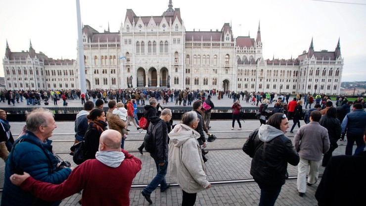 KE zaniepokojona zawieszeniem węgierskiej gazety "Nepszabadsag"