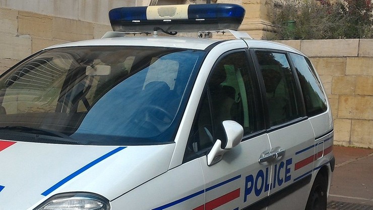 Francja. Mężczyzna ubrany w strój ninja zaatakował mieczem dwie policjantki