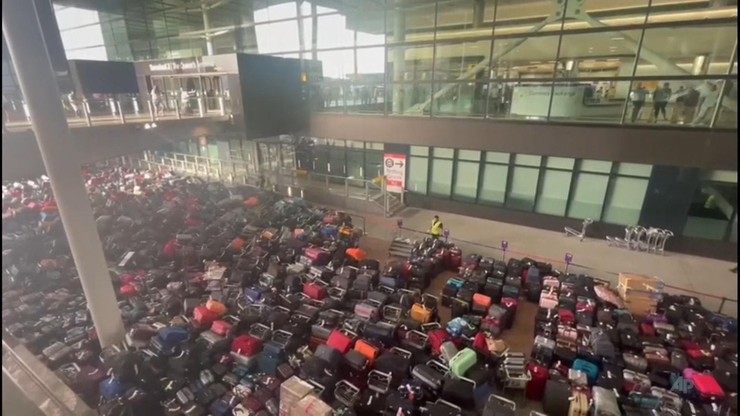 Wielka Brytania. Problem z systemem obsługi bagażu na lotnisku Heathrow. Walizki zalegają w halach